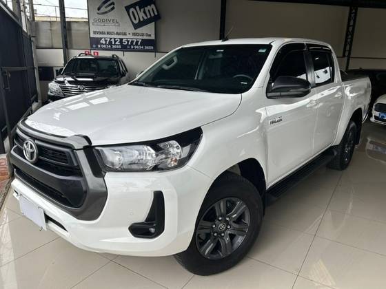 TOYOTA HILUX 2.8 D-4D TURBO DIESEL CD SR 4X4 AUTOMÁTICO